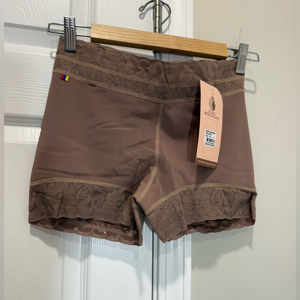 Women's COLUMBIA FAJAS  Shorts - Brown Sz L